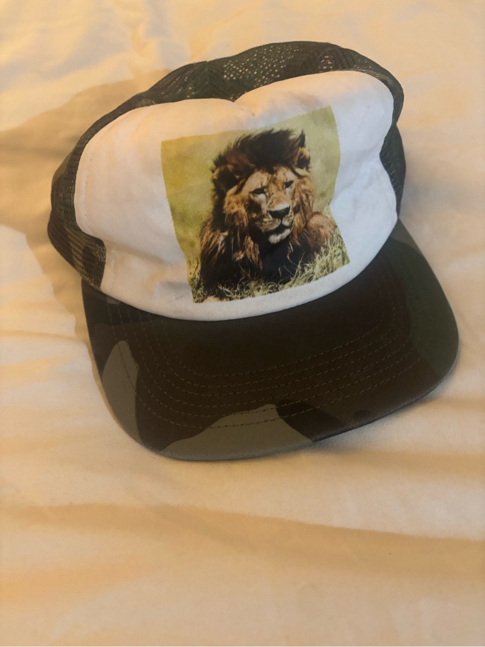 Supreme lion mesh hat(has lost it structure)